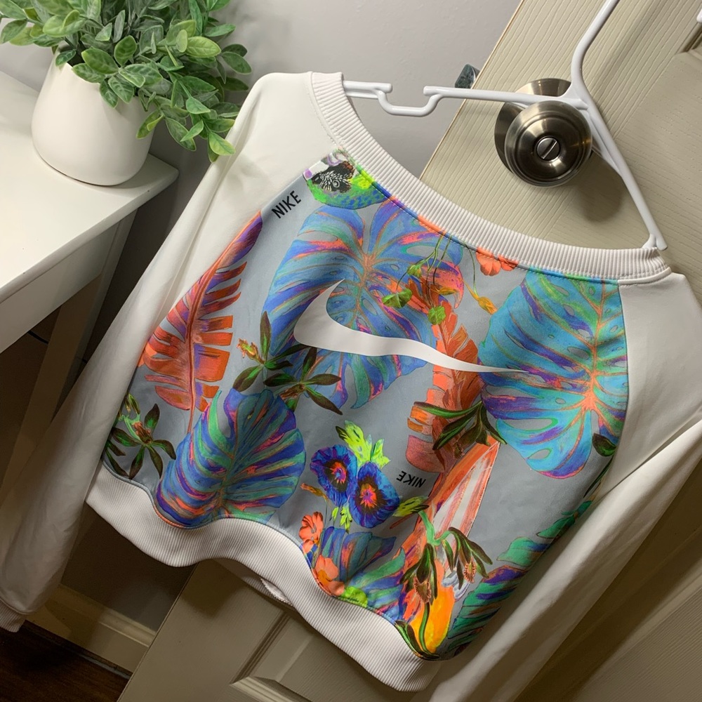 Nike Floral and White Cropped Crewneck (Brand New)